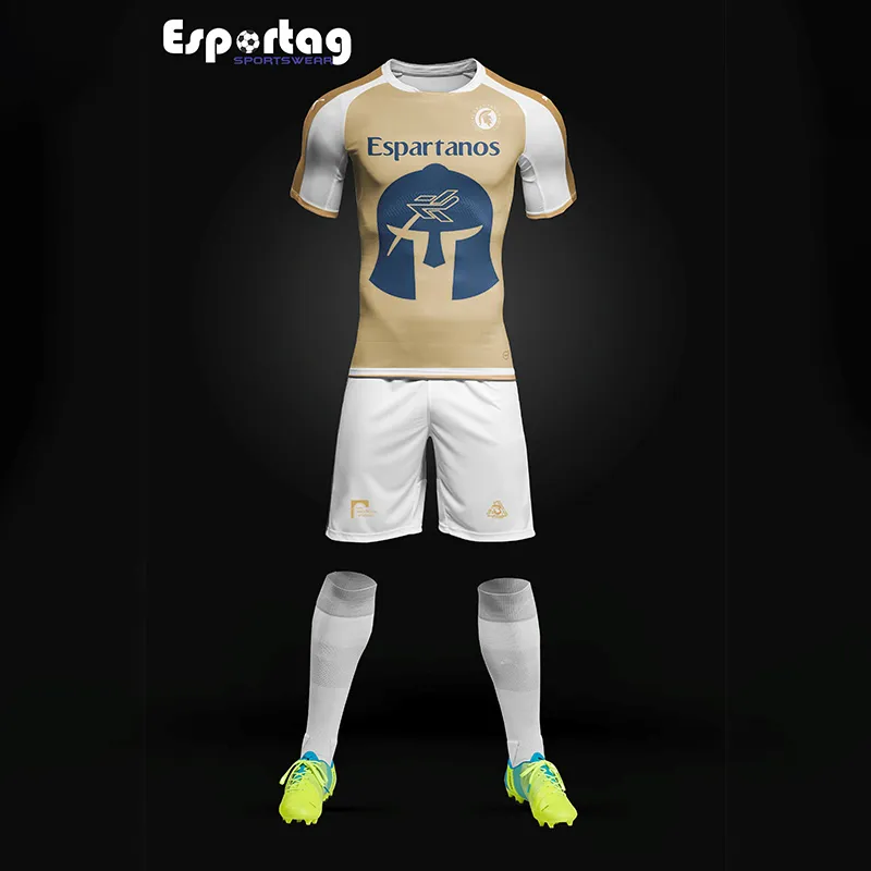 Diseño personalizado camiseta de fútbol con escudo bordado
